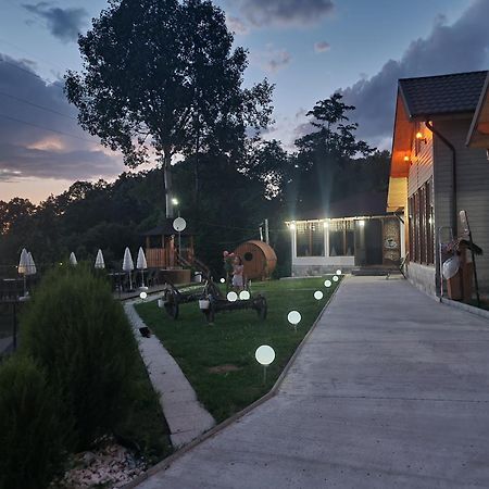 La Maria Si Ioana Apartment Curtea De Arges Luaran gambar