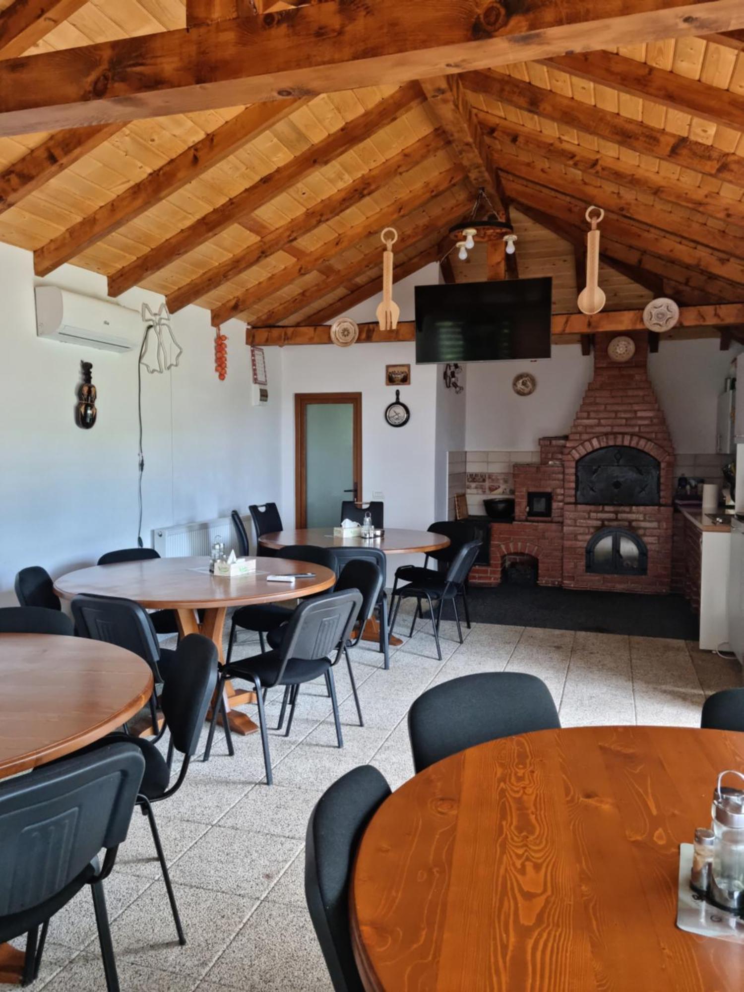 La Maria Si Ioana Apartment Curtea De Arges Luaran gambar