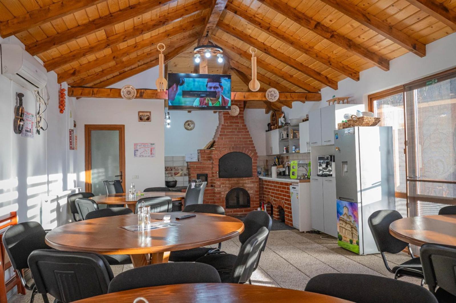 La Maria Si Ioana Apartment Curtea De Arges Luaran gambar